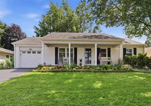 Photo 1 of Single family home for sale at 17 Whitehall Ct, Buffalo Grove, IL 60089 | MLS# 12726626 | Listing updated on 2026-08-27