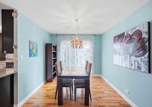 Photo 5 of Single family home for sale at 17 Whitehall Ct, Buffalo Grove, IL 60089 | MLS# 12726626 | Listing updated on 2026-08-27