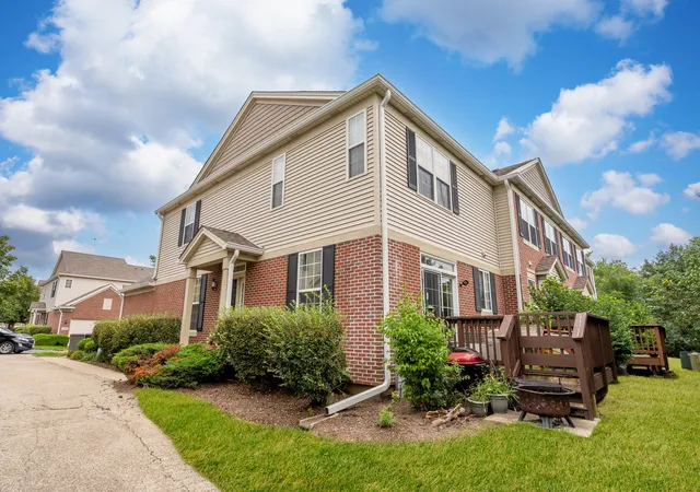 3rd image of 134 Neutrenton Ave, Elgin, IL 60120 | MLS# 12726642