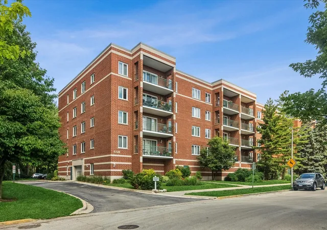 Condo for sale at 5320 N Lowell Ave #205, Chicago, IL 60630 | MLS# 12726667