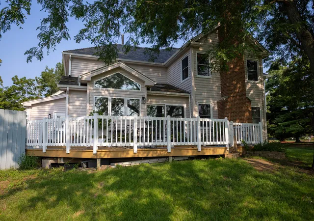 3rd image of 1422 Eagle Ridge Dr, Antioch, IL 60002 | MLS# 12726787