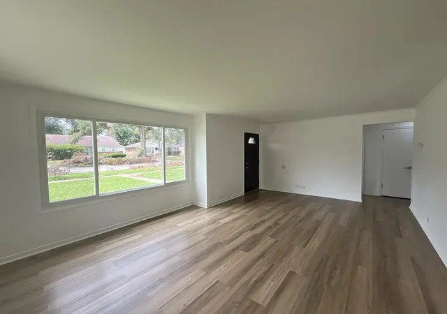Photo 4 of Single family home for sale at 17609 Roosevelt Ave, Homewood, IL 60430 | MLS# 12726802 | Listing updated on 2026-08-25