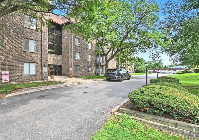 2nd image of 830 Elder Rd, Homewood, IL 60430