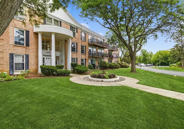 Photo 2 of Condo for sale at 5300 Carriage Way Dr #107, Rolling Meadows, IL 60008 | MLS# 12726876 | Listing updated on 2026-10-03