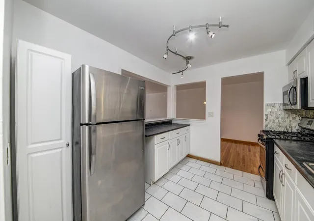 Listing Photo 5 - Condo for sale in building located at 5300 Carriage Wy Dr, Rolling Meadows, IL 60008 - Unit #107