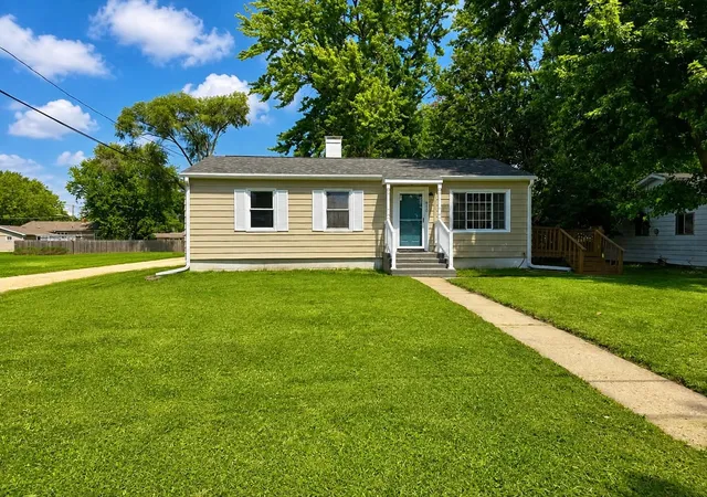Photo 1 of Single family home for sale at 910 W 11th Street, Sterling, IL 61081 | MLS# 12726895 | Listing updated on 2026-09-02