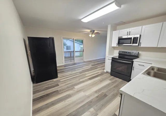 Photo 4 of Single family home for sale at 910 W 11th Street, Sterling, IL 61081 | MLS# 12726895 | Listing updated on 2026-09-02