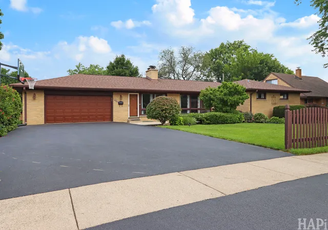 Photo 2 of Sale Pending at 365 Woodland Dr, Grayslake, IL 60030 | MLS# 12726933 | Listing updated on 2026-08-25