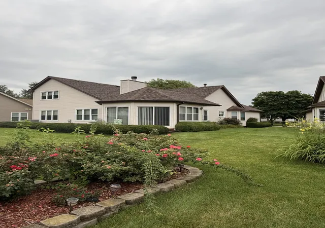 Photo 3 of Single family home for sale at 21070 W Hazelnut Ln, Plainfield, IL 60544 | MLS# 12726939 | Listing updated on 2026-08-27