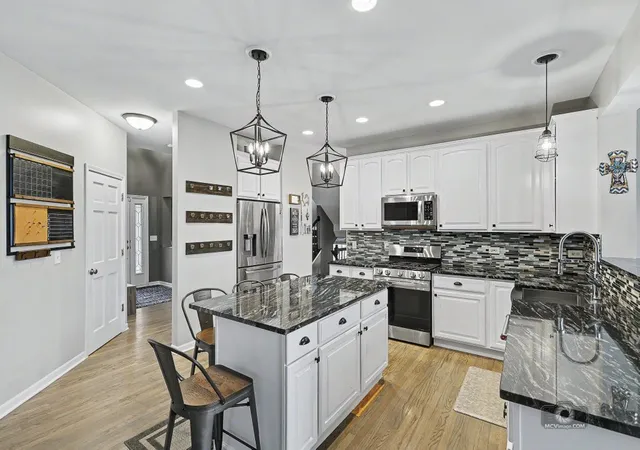 Photo 3 of Single family home for sale at 437 Raintree Dr, Oswego, IL 60543 | MLS# 12726943 | Listing updated on 2026-09-30