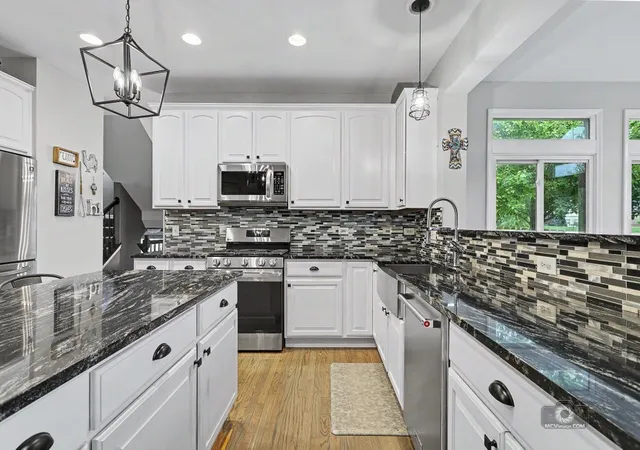Photo 4 of Single family home for sale at 437 Raintree Dr, Oswego, IL 60543 | MLS# 12726943 | Listing updated on 2026-09-30