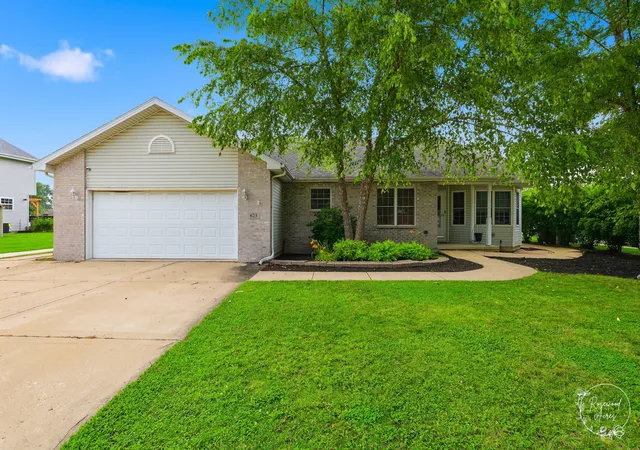 Photo 1 of Single family home for sale at 623 Sandburg Dr, Manteno, IL 60950 | MLS# 12726955 | Listing updated on 2026-08-21
