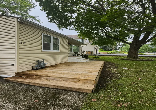 2nd image of 17 Indian Trl, Lake In The Hills, IL 60156 | MLS# 12726970