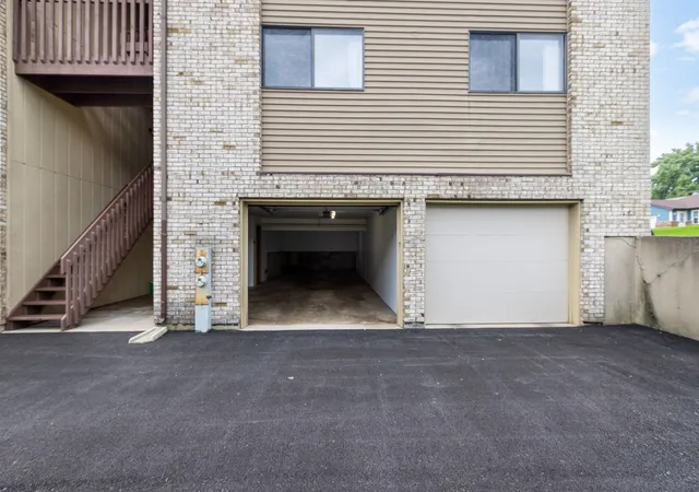 2nd image of 695 Dean Dr, South Elgin, IL 60177