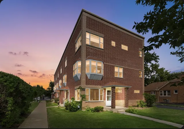 Photo 2 of Townhouse for sale at 18138 Martin Ave, Homewood, IL 60430 | MLS# 12726998 | Listing updated on 2026-09-01