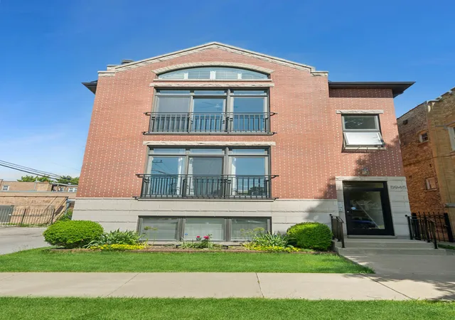 Photo 1 of Condo for sale at 5945 N Campbell Ave #3, Chicago, IL 60659 | MLS# 12727056 | Listing updated on 2026-08-18