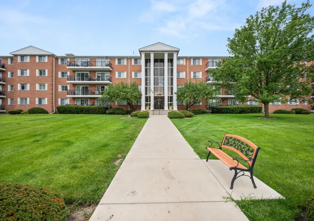 3rd image of 1060 N Farnsworth Ave #1206, Aurora, IL 60505 | MLS# 12727111