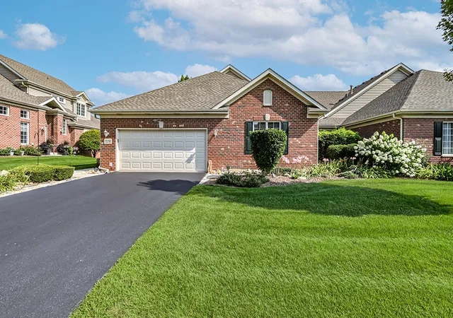 Photo 2 of Townhouse for sale at 13216 Greenleaf Trl, Palos Heights, IL 60463 | MLS# 12727113 | Listing updated on 2026-08-25