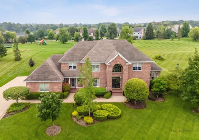 Photo 1 of Single family home for sale at 5 Hawthorn Grv Cir, Hawthorn Woods, IL 60047 | MLS# 12727125 | Listing updated on 2026-09-05