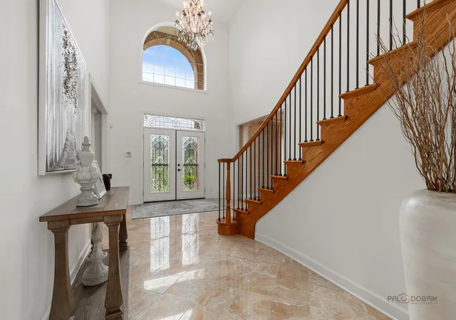 Photo 3 of Single family home for sale at 5 Hawthorn Grv Cir, Hawthorn Woods, IL 60047 | MLS# 12727125 | Listing updated on 2026-09-05