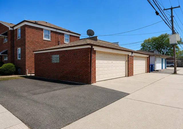 Listing Photo 5 - Condo for sale in building located at 1106 Alima Ter, La Grange Park, IL 60526
