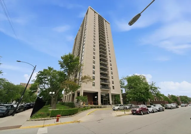 Photo 1 of Condo for sale at 2605 S Indiana Ave #304, Chicago, IL 60616 | MLS# 12727149 | Listing updated on 2026-09-07