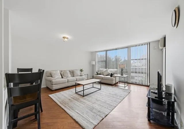 Photo 4 of Condo for sale at 2605 S Indiana Ave #304, Chicago, IL 60616 | MLS# 12727149 | Listing updated on 2026-09-07