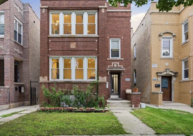 Photo 2 of House for sale at 4836 W Barry Ave, Chicago, IL 60641 | MLS# 12727153 | Listing updated on 2026-09-01