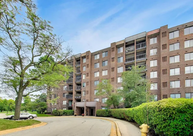 Photo 2 of Condo for sale at 500 Park Ave #606, Calumet City, IL 60409 | MLS# 12727192 | Listing updated on 2026-08-27