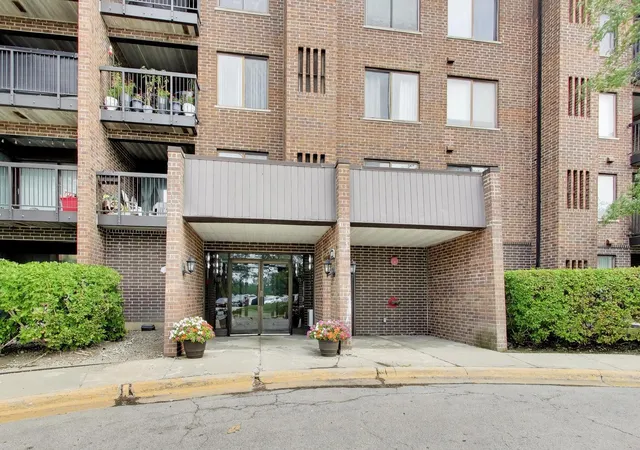 Photo 3 of Condo for sale at 500 Park Ave #606, Calumet City, IL 60409 | MLS# 12727192 | Listing updated on 2026-08-27