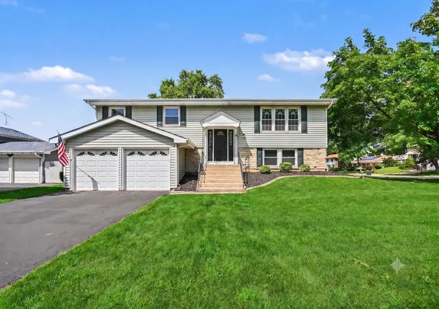 Photo 1 of Single family home for sale at 101 S Lancaster Dr, Bolingbrook, IL 60440 | MLS# 12727199 | Listing updated on 2026-08-21