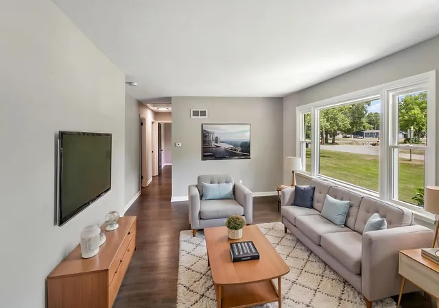 2nd image of 5301 Pistakee Dr, Johnsburg, IL 60051 | MLS# 12727254
