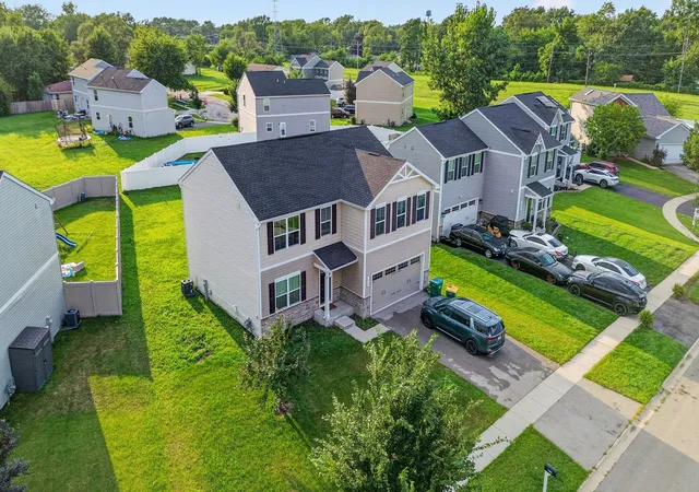 3rd image of 1905 Carriage Ln, Joliet, IL 60433 | MLS# 12727259