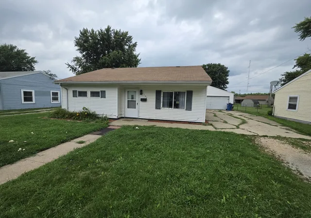 Photo 1 of Single family home for sale at 2102 Chestnut Ave, Sterling, IL 61081 | MLS# 12727313 | Listing updated on 2026-08-13