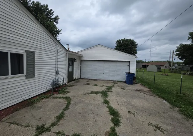 Photo 2 of Single family home for sale at 2102 Chestnut Ave, Sterling, IL 61081 | MLS# 12727313 | Listing updated on 2026-08-13