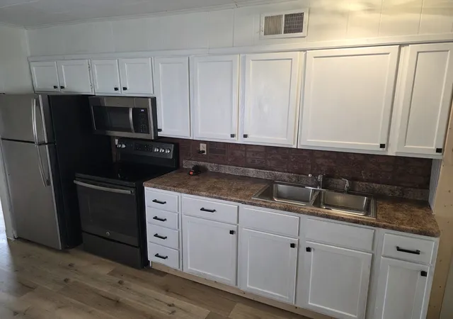 Photo 4 of Single family home for sale at 2102 Chestnut Ave, Sterling, IL 61081 | MLS# 12727313 | Listing updated on 2026-08-13