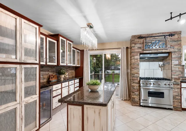 4th image of 1817 Elmwood Dr, Lindenhurst, IL 60046 | MLS# 12727356