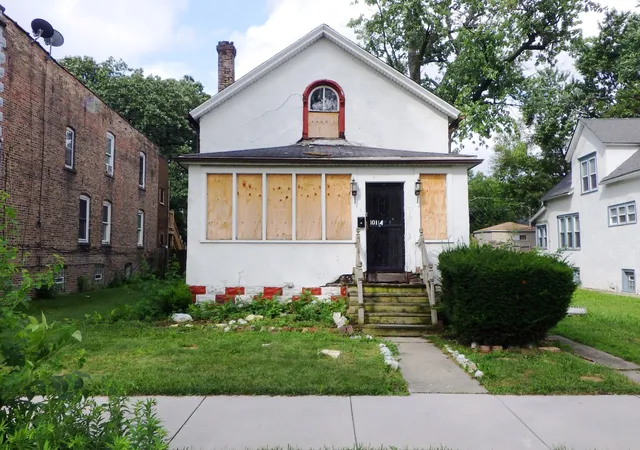 Photo 1 of Sale Pending at 10114 S Winston Ave, Chicago, IL 60643 | MLS# 12727391 | Listing updated on 2026-08-21