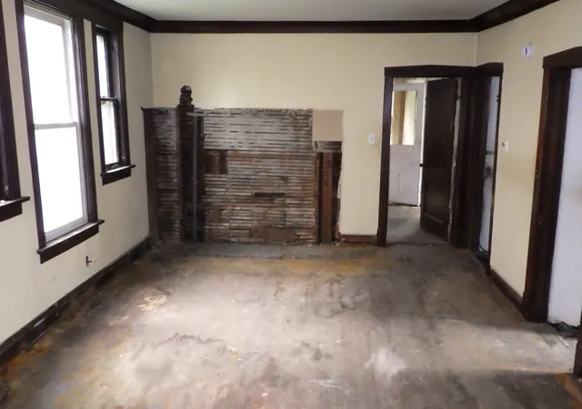 Photo 3 of Single Family Residence at 10114 S Winston Ave, Chicago, IL 60643 | MLS# 12727391 |  | Sold on 2026-10-09