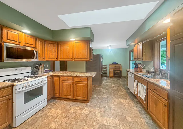 Photo 2 of Single family home for sale at 705 Chelsea Ct, Freeport, IL 61032 | MLS# 12727472 | Listing updated on 2026-08-25
