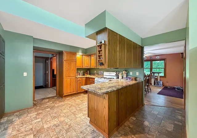 Photo 2 of Single family home for sale at 705 Chelsea Ct, Freeport, IL 61032 | MLS# 12727472 | Listing updated on 2026-08-25