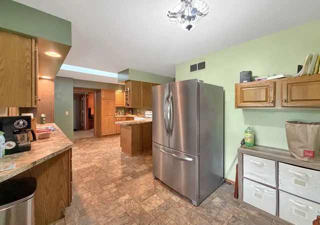Photo 3 of Single family home for sale at 705 Chelsea Ct, Freeport, IL 61032 | MLS# 12727472 | Listing updated on 2026-08-25