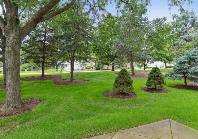 2nd image of 2943 Stonewater Dr, Naperville, IL 60564