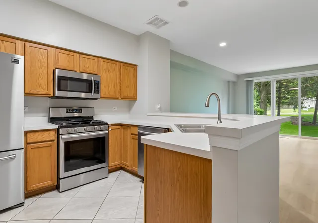 2nd image of 2943 Stonewater Dr #2943, Naperville, IL 60564 | MLS# 12727552
