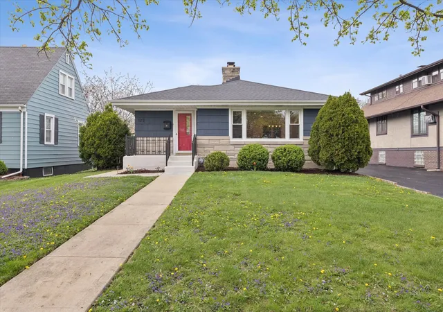 Photo 1 of Single family home for sale at 123 E Columbia Ave, Elmhurst, IL 60126 | MLS# 12727558 | Listing updated on 2026-08-21