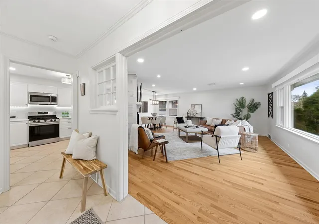 Photo 5 of Single family home for sale at 123 E Columbia Ave, Elmhurst, IL 60126 | MLS# 12727558 | Listing updated on 2026-08-21