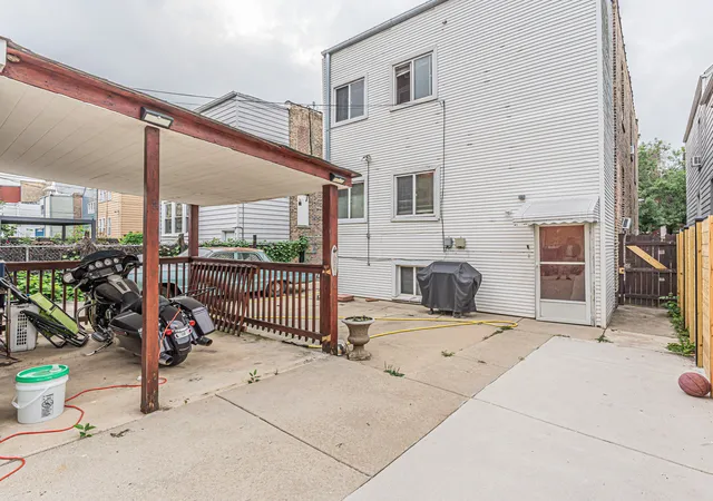Listing Photo 2 - Condo for sale in building located at 2441 N Hamlin Ave, Chicago, IL 60647 - Unit #