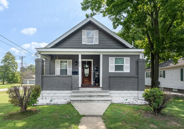 Photo 3 of Sale Pending at 200 S 8th Street, Herrin, IL 62948 | MLS# 12727600 | Listing updated on 2026-08-31