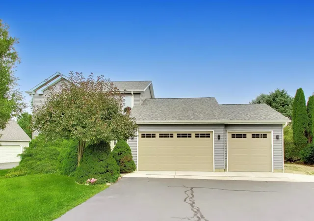 Photo 2 of Single family home for sale at 3860 Crabapple Ln, Wonder Lake, IL 60097 | MLS# 12727654 | Listing updated on 2026-08-30