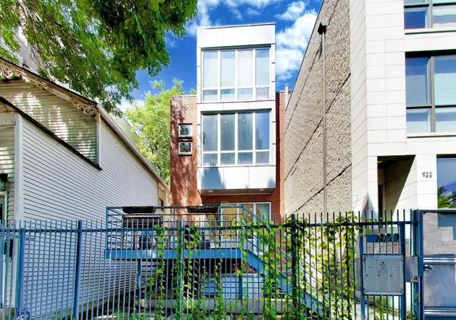 Photo 1 of Condo for sale at 920 N Hermitage Ave #1F, Chicago, IL 60622 | MLS# 12727676 | Listing updated on 2026-08-19